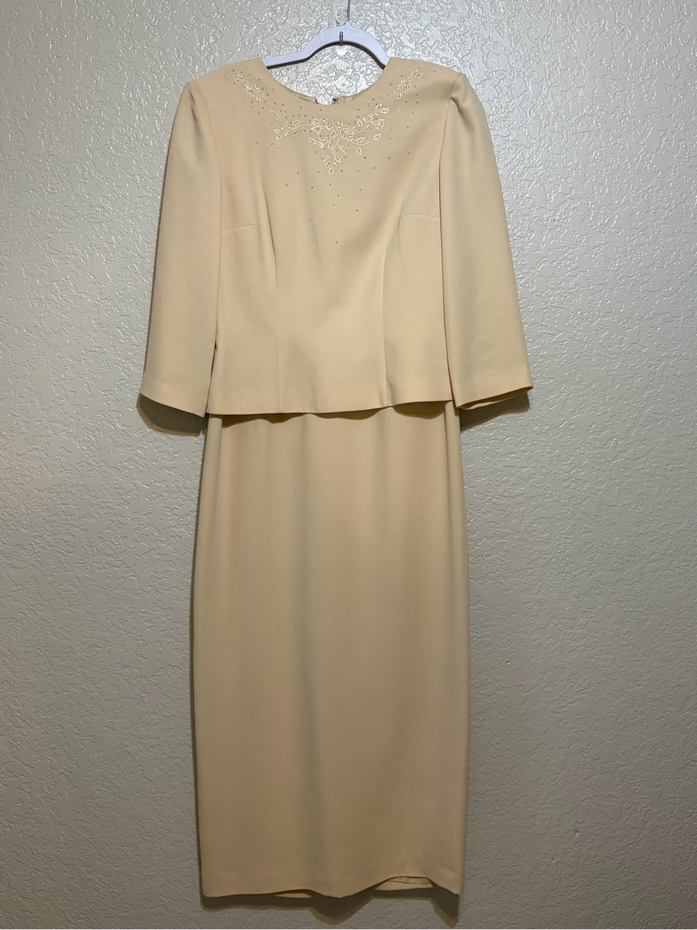 Donna Morgan Beaded Overlay Formal Dress Butter Yellow Size 6